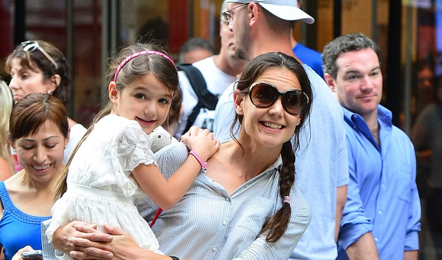 Điều tốt đẹp nhất mà Katie có được từ cuộc hôn nhân với Tom chính là cô con gái Suri. (Ảnh: ITN) Điều tốt đẹp nhất mà Katie có được từ cuộc hôn nhân với Tom chính là cô con gái Suri. (Ảnh: ITN)