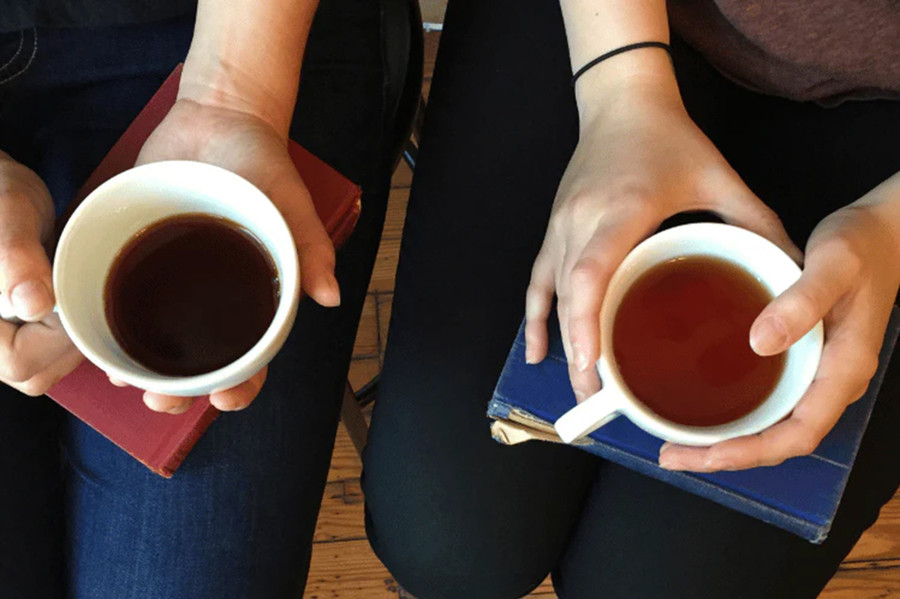 Trà và cà phê đều chứa tannin - chất có thể gây ố màu và đổi màu theo thời gian. (Ảnh: ITN) Trà và cà phê đều chứa tannin - chất có thể gây ố màu và đổi màu theo thời gian. (Ảnh: ITN)