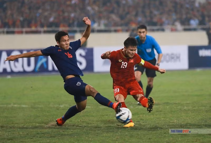Khi mà Thái Lan bất lực trước Đình Trọng thì hàng thủ của họ lại không kiềm toả được Quang Hải
