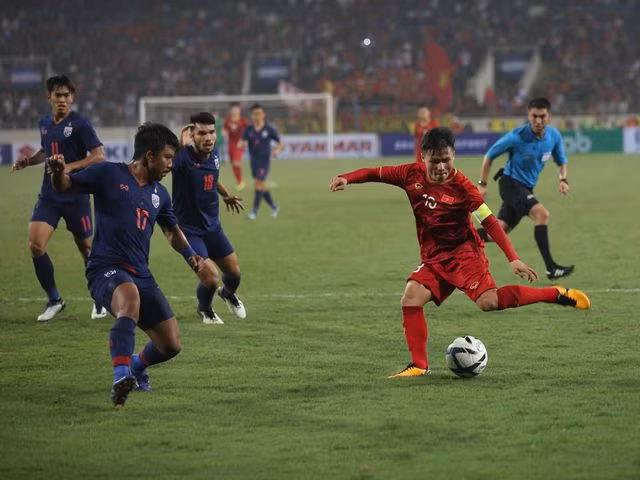 Bóng đá Thái Lan đang có dấu hiệu chững lại, trong khi các đội tuyển Việt Nam đang vươn lên rất nhanh