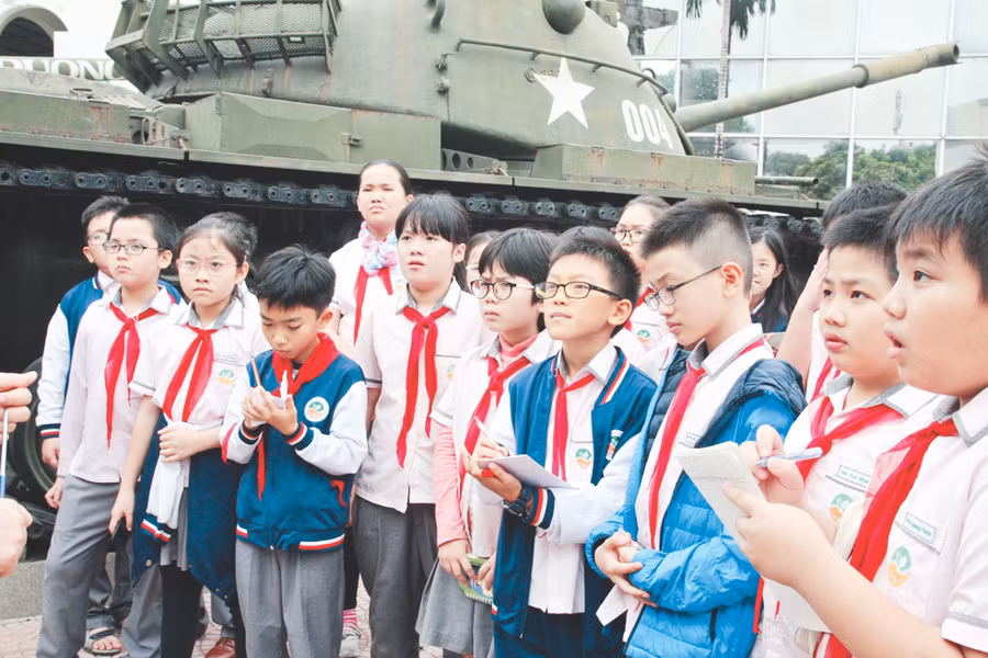 Những tiết học thực tế tại bảo tàng rất bổ ích với thế hệ trẻ. Ảnh: Hà Thành