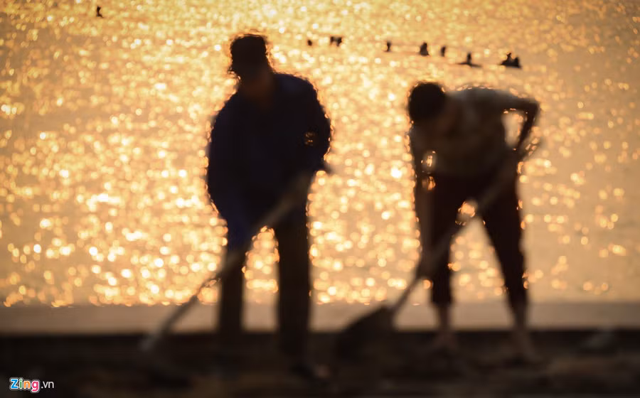 Mat duong o Ha Noi nong hon 50 do C hinh anh 13 