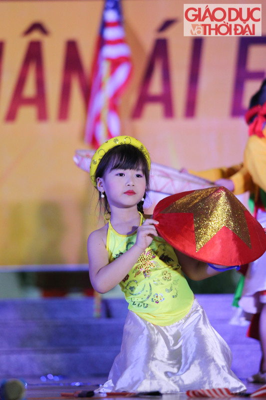 Hàng trăm học sinh mầm non tỏa sáng trên sân khấu "Sứ giả nhân ái” ảnh 8