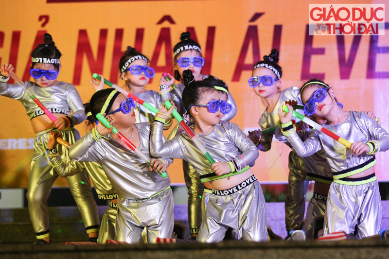 Những điệu nhảy hiện đại được thể hiện rất chuyên nghiệp