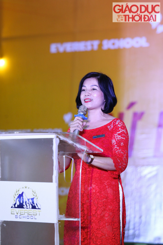 Đúng 18h cuộc thi “Sứ giả nhân ái Everest 2019” chính thức bắt đầu.