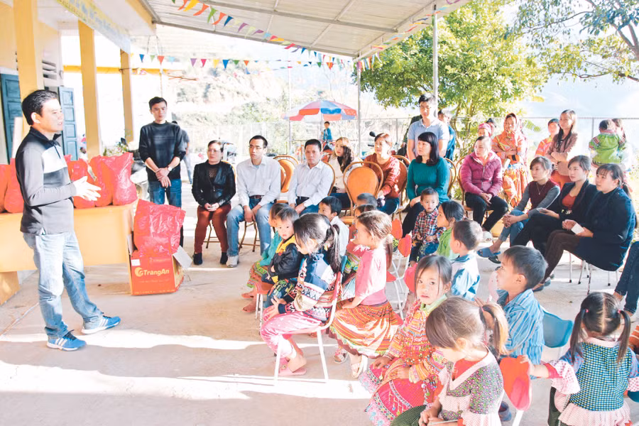 Người dân rất cần được tư vấn về sức khỏe cộng đồng. Ảnh: Dĩ Hạ