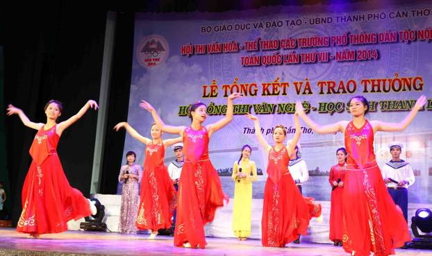 Ấn tượng học sinh dân tộc thanh lịch, tài năng