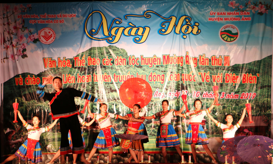 Một tiết mục do các đơn vị biểu diễn tại huyện Mường Ảng Một tiết mục do các đơn vị biểu diễn tại huyện Mường Ảng