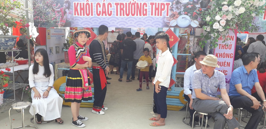 Khối các trường THPT cũng tham gia gian trưng bày với nhiều sản phẩm độc đáo