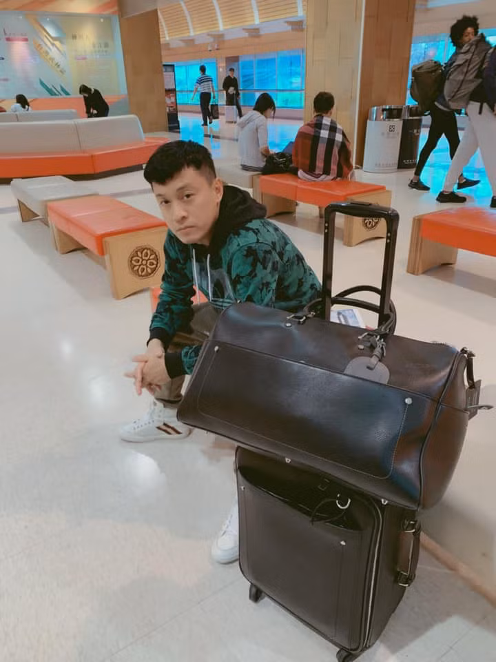Hình ảnh Lam Trường tại sân bay Đài Loan được anh chia sẻ.