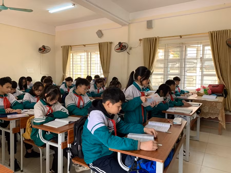 Tuyển sinh lớp 10 công lập chưa bao giờ hết 'nóng'.