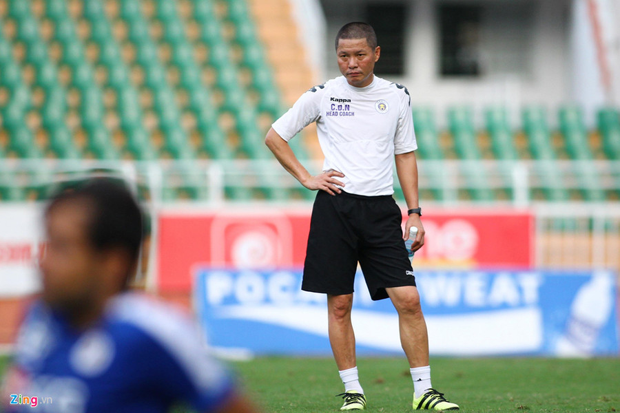 Thất bại năm đó khiến HLV Chu Đình Nghiêm bị đặt rất nhiều câu hỏi. Năm nay, ông Nghiêm đang bị kỷ luật cấm chỉ đạo nên sẽ không thể ngồi trong khu kỹ thuật. Thất bại năm đó khiến HLV Chu Đình Nghiêm bị đặt rất nhiều câu hỏi. Năm nay, ông Nghiêm đang bị kỷ luật cấm chỉ đạo nên sẽ không thể ngồi trong khu kỹ thuật.