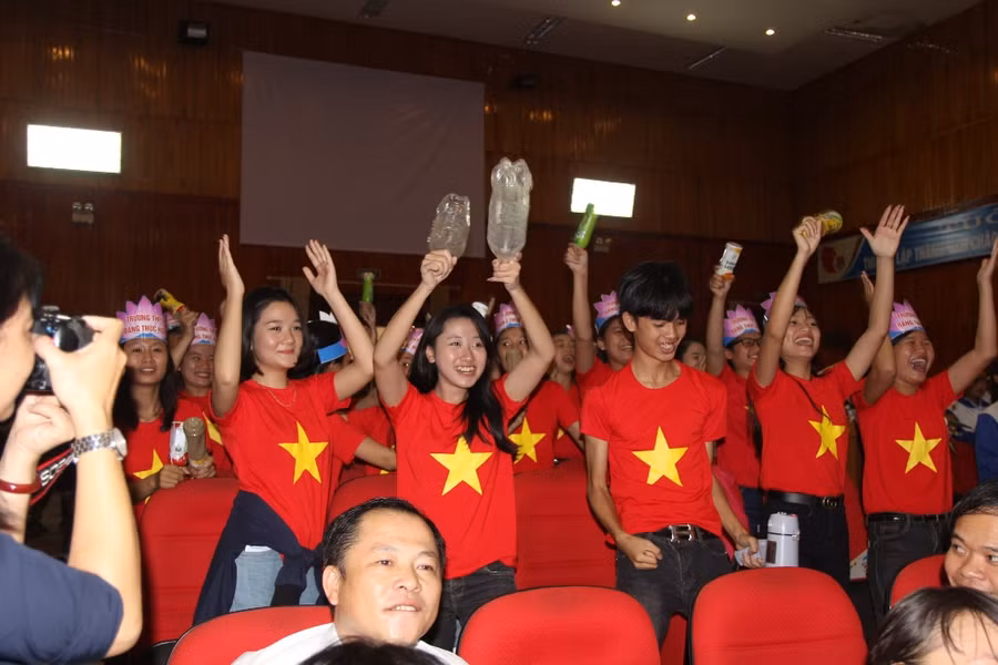 Rất đông khán giả cổ vũ nhiệt tình cho các bạn thí sinh