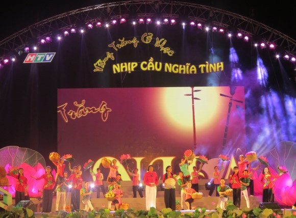 Tiết mục ca cổ Câu hò Đồng Tháp của 02 Nghệ sĩ ưu tú Minh Vương và Phượng Loan Tiết mục ca cổ Câu hò Đồng Tháp của 02 Nghệ sĩ ưu tú Minh Vương và Phượng Loan