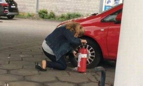 Khi phụ nữ sửa xe. 10-anh-hai-hot-nhat-facebook-trong-ngay-3