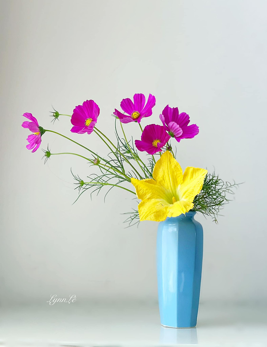 Có những lọ hoa hết sức đơn giản vẫn toát lên vẻ đẹp tự nhiên