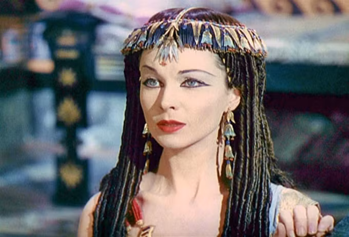 7 xu hướng làm đẹp kỳ dị của phụ nữ xưa