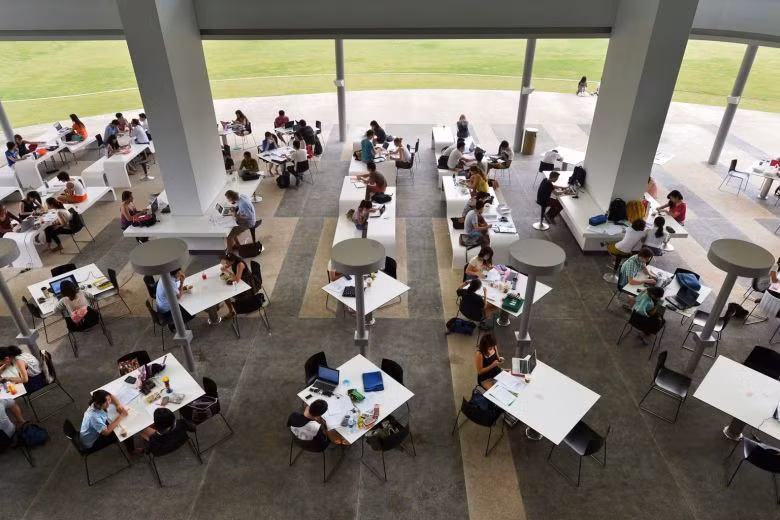 Báo cáo của OECD cho thấy HS Singapore có thiên hướng đạt điểm số cao trong lĩnh vực khoa học, toán và đọc