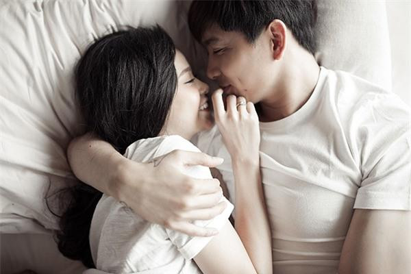 Tôi nhanh chóng bị anh hạ gục và nhận lời yêu sau đó chỉ 1 tháng. (Ảnh minh hoạ).