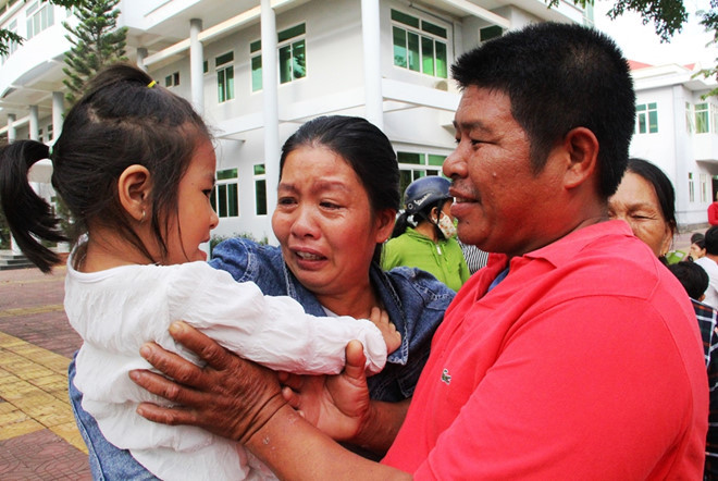 41 người ôm bình nhựa lênh đênh 31 giờ giữa biển: Đàn cá heo "cứu mạng" chúng tôi ảnh 2 41 người ôm bình nhựa lênh đênh 31 giờ giữa biển: Đàn cá heo