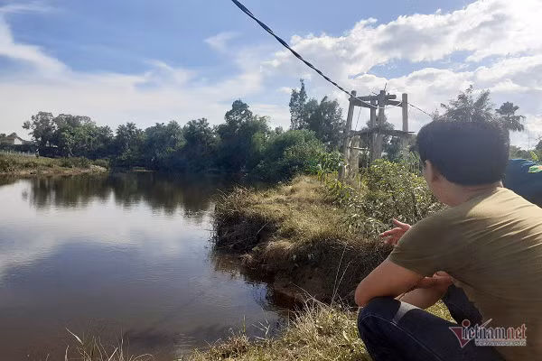 Trưởng thôn ở Hà Tĩnh kể phút tận mắt thấy cá sấu 2m nổi trên sông