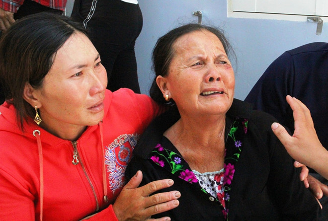 41 người ôm bình nhựa lênh đênh 31 giờ giữa biển: Đàn cá heo "cứu mạng" chúng tôi ảnh 3 41 người ôm bình nhựa lênh đênh 31 giờ giữa biển: Đàn cá heo