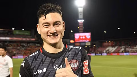 Đặng Văn Lâm liên tục được Muangthong United khen ngợi