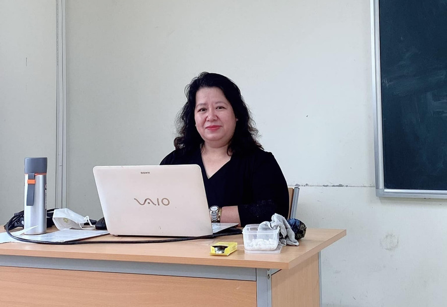 Cô Nguyễn Hằng Nga - Tổ trưởng bộ môn Ngữ văn Trường THPT Hoài Đức B (Hà Nội). Cô Nguyễn Hằng Nga - Tổ trưởng bộ môn Ngữ văn Trường THPT Hoài Đức B (Hà Nội).