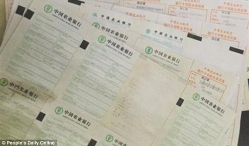 cha-kien-cac-con-gai-vi-suot-10-nam-khong-den-tham-1