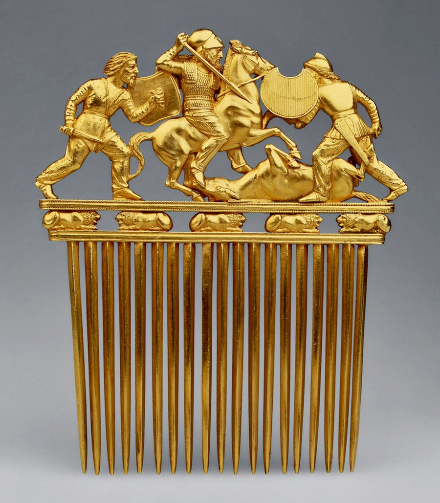 Lược trâm vàng Scythian thế kỷ 5 tCN. Lược trâm vàng Scythian thế kỷ 5 tCN.