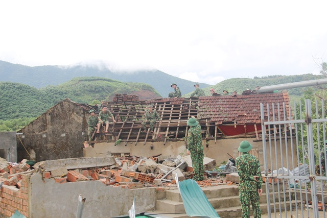 Nhà bị đổ nát hoàn toàn