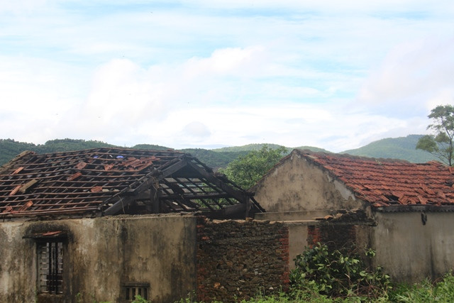 41 nhà dân bị tốc mái