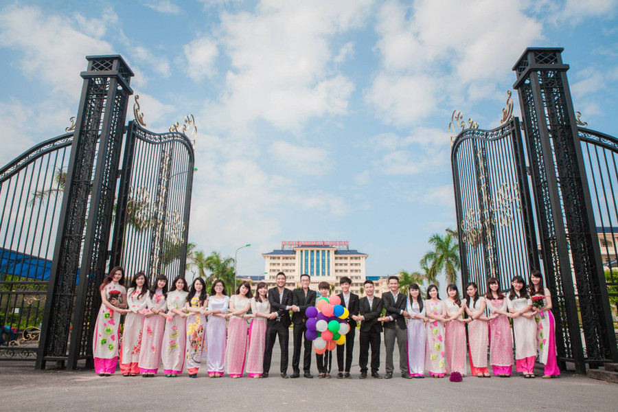 Với hơn 25 ngành đào tạo, chương trình giảng dạy thường xuyên được cập nhật mới, vươn tới trình độ khu vực và thế giới, đáp ứng nhu cầu của xã hội.