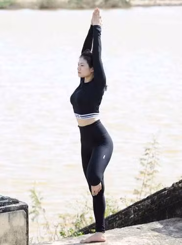 Cô còn rèn luyện thêm bộ môn yoga, bell dace, sexy dance.