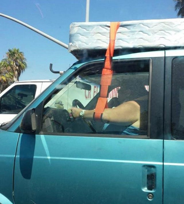 Không thể tin nổi những hình ảnh này lại xuất hiện trên phố - Hình 4