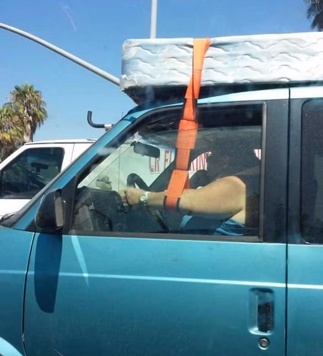 Không thể tin nổi những hình ảnh này lại xuất hiện trên phố - Hình 4