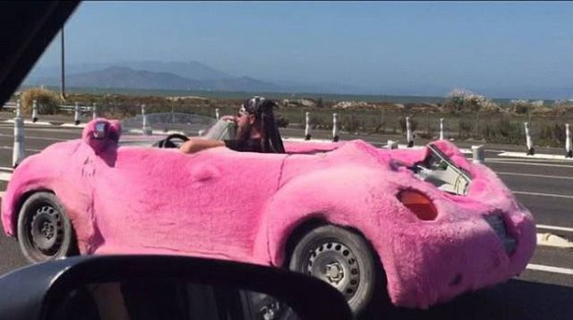 Không thể tin nổi những hình ảnh này lại xuất hiện trên phố - Hình 9