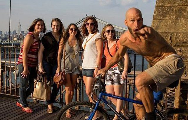 Muôn kiểu phá đám đáng ghét khi đang chụp ảnh sống ảo - Hình 3