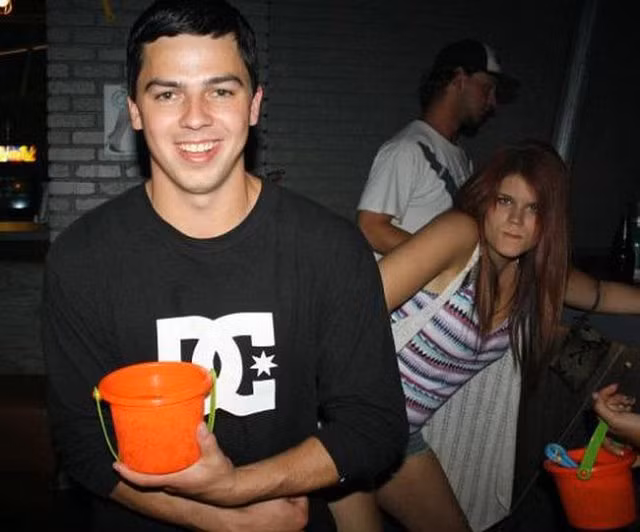 Muôn kiểu phá đám đáng ghét khi đang chụp ảnh sống ảo - Hình 13