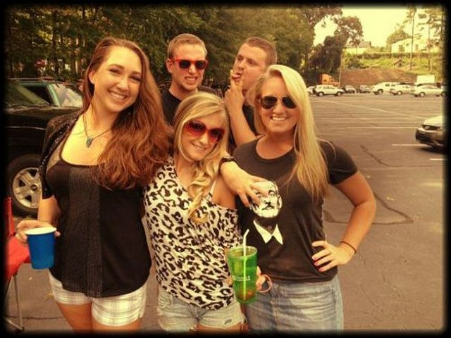 Muôn kiểu phá đám đáng ghét khi đang chụp ảnh sống ảo - Hình 10