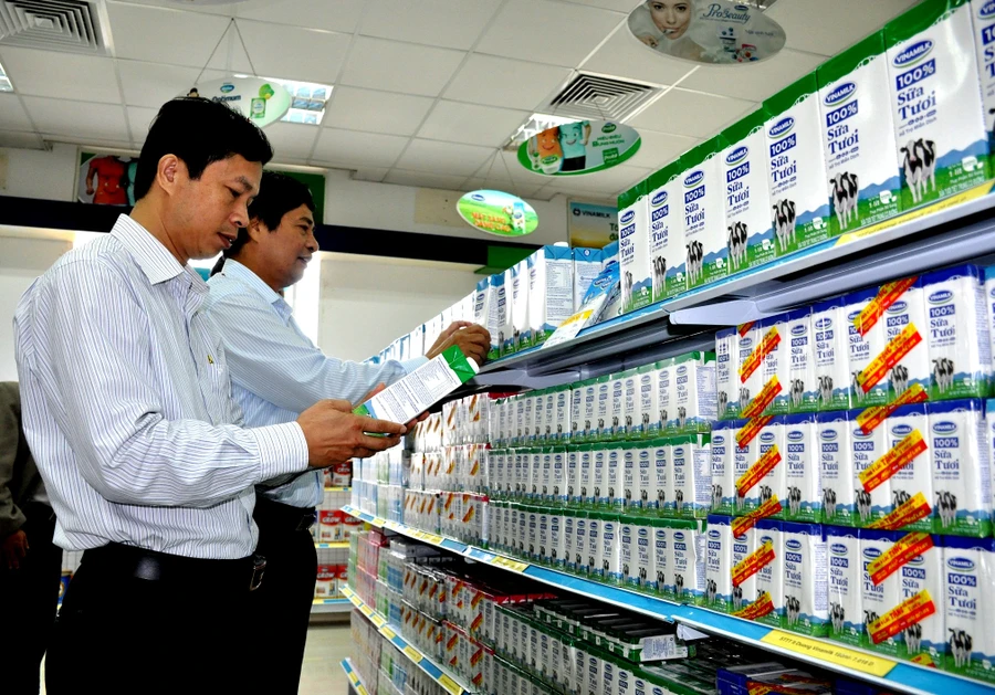 Vinamilk tiếp tục đứng đầu trong top 10 doanh nghiệp niêm yết uy tín tại Việt Nam năm 2016