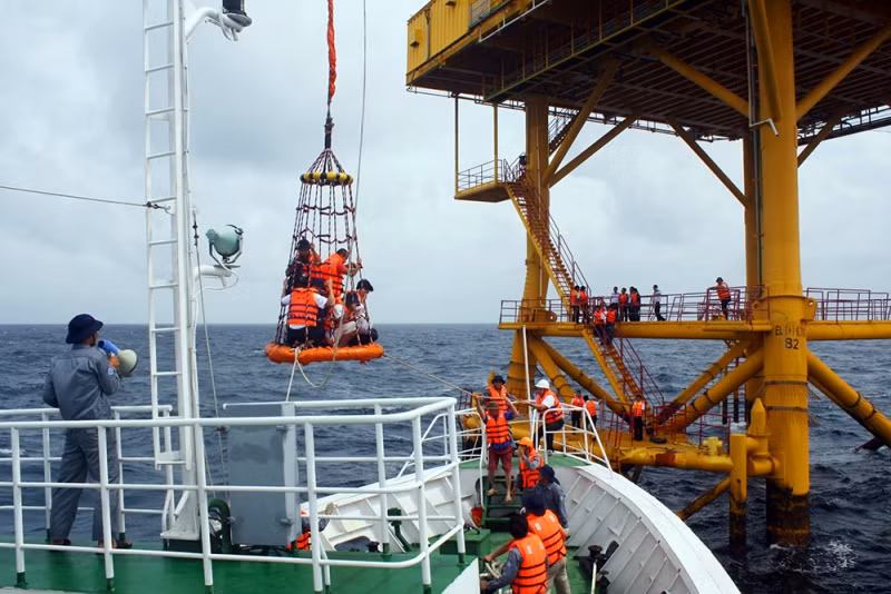 Thang máy Nhà giàn - Tác giả Võ Minh Thắng.