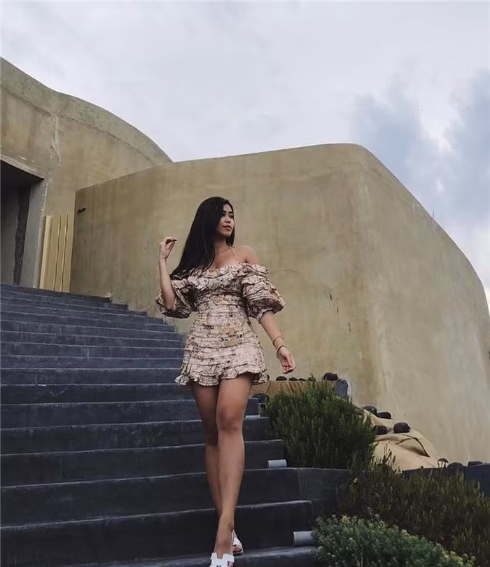 Phong cách sành điệu chuẩn con nhà giàu của em chồng Hà Tăng-8