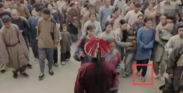 Bóc mẽ chiêu ăn gian chiều cao tối đa của sao Hoa ngữ trong phim cổ trang ảnh 4 Bóc mẽ tuyệt chiêu ăn gian chiều cao tối đa của sao Hoa ngữ trong phim cổ trang-4