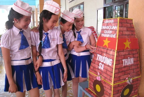Học sinh vẽ tranh, thiết kế mô hình về Hoàng Sa – Trường Sa