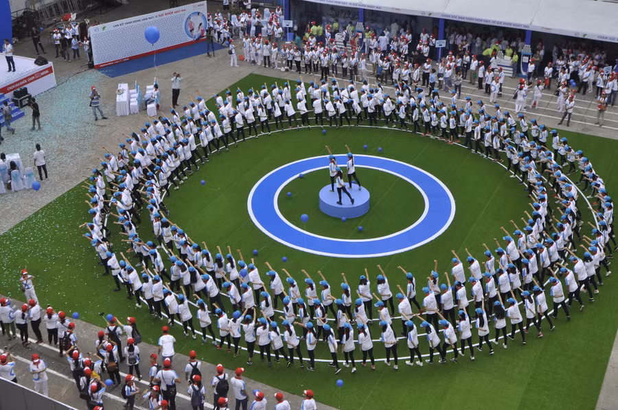 Đồng diễn thể dục khởi động cam kết lối sống vui khỏe để phòng chống đái tháo đường Đồng diễn thể dục khởi động cam kết lối sống vui khỏe để phòng chống đái tháo đường