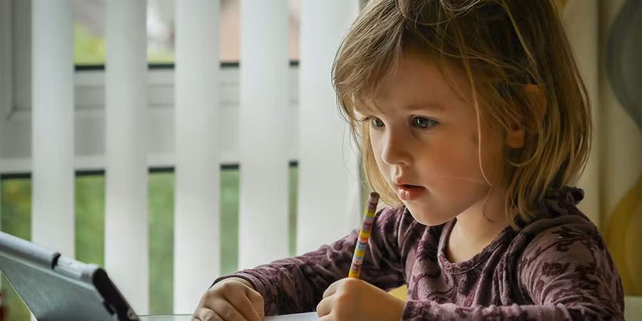 Trẻ mắc chứng khó đọc thường là những học sinh thông minh, có có năng khiếu và có nhiều động lực học tập. (Ảnh: ITN). Trẻ mắc chứng khó đọc thường là những học sinh thông minh, có có năng khiếu và có nhiều động lực học tập. (Ảnh: ITN).