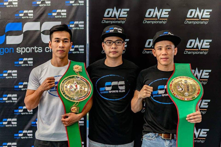 Nguyễn Kế Nhơn (phải) chụp cùng nhà vô địch boxing Trần Văn Thảo (trái). Nguồn: Facebook nhân vật