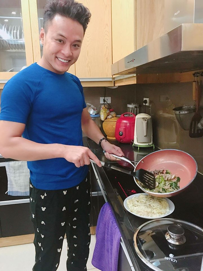 Choáng với cuộc sống giàu sang và thú chơi mô tô bạc tỷ của Hồng Đăng “Người phán xử” ảnh 13 Empty