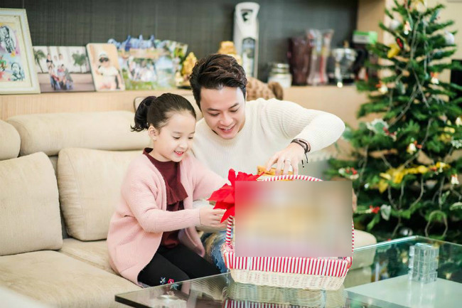 Choáng với cuộc sống giàu sang và thú chơi mô tô bạc tỷ của Hồng Đăng “Người phán xử” ảnh 7 Empty